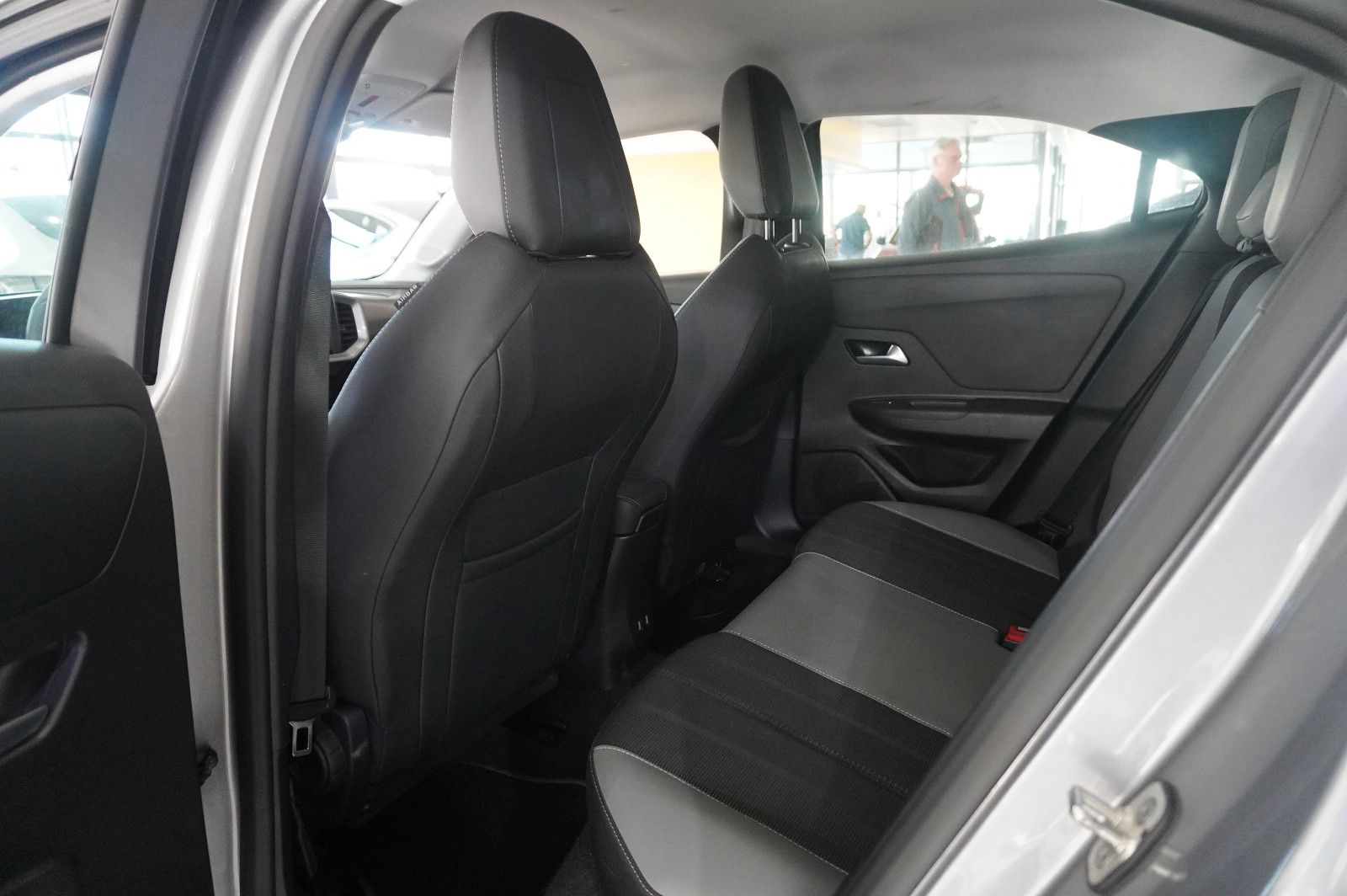 Fahrzeugabbildung Opel Mokka ELEGANCE 1.2T NAVI/LED/KAMERA/SPORT/SH/DAB