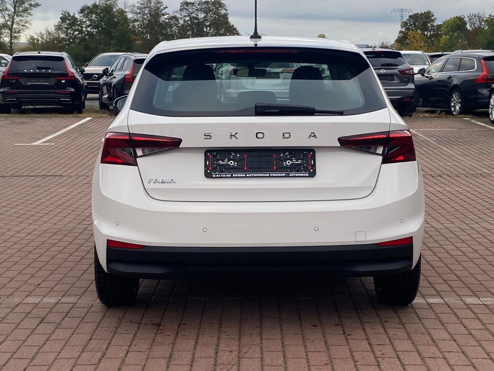 Fahrzeugabbildung SKODA Fabia 1.0l MPI Essence *SOFORT*KLIMA*PDC hinten*