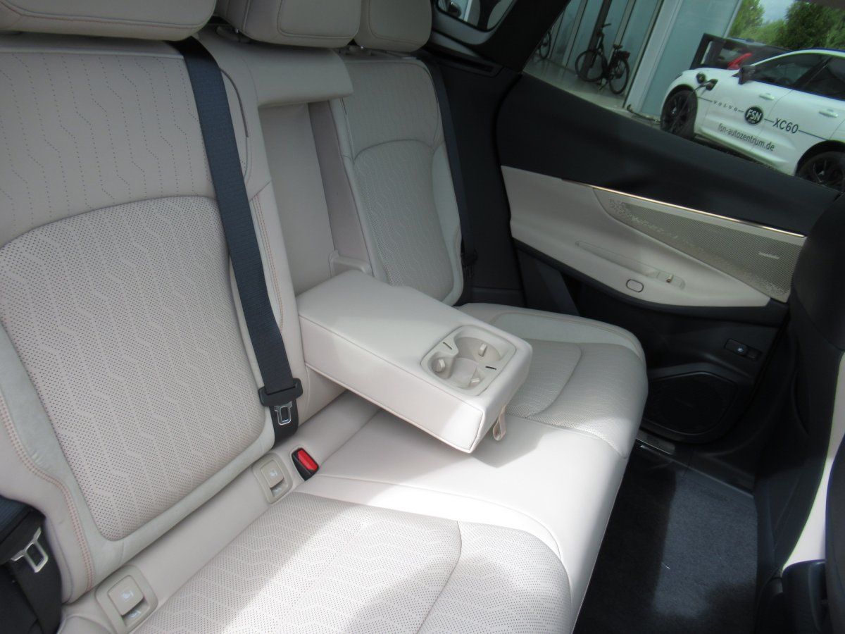 Lynk & Co 08