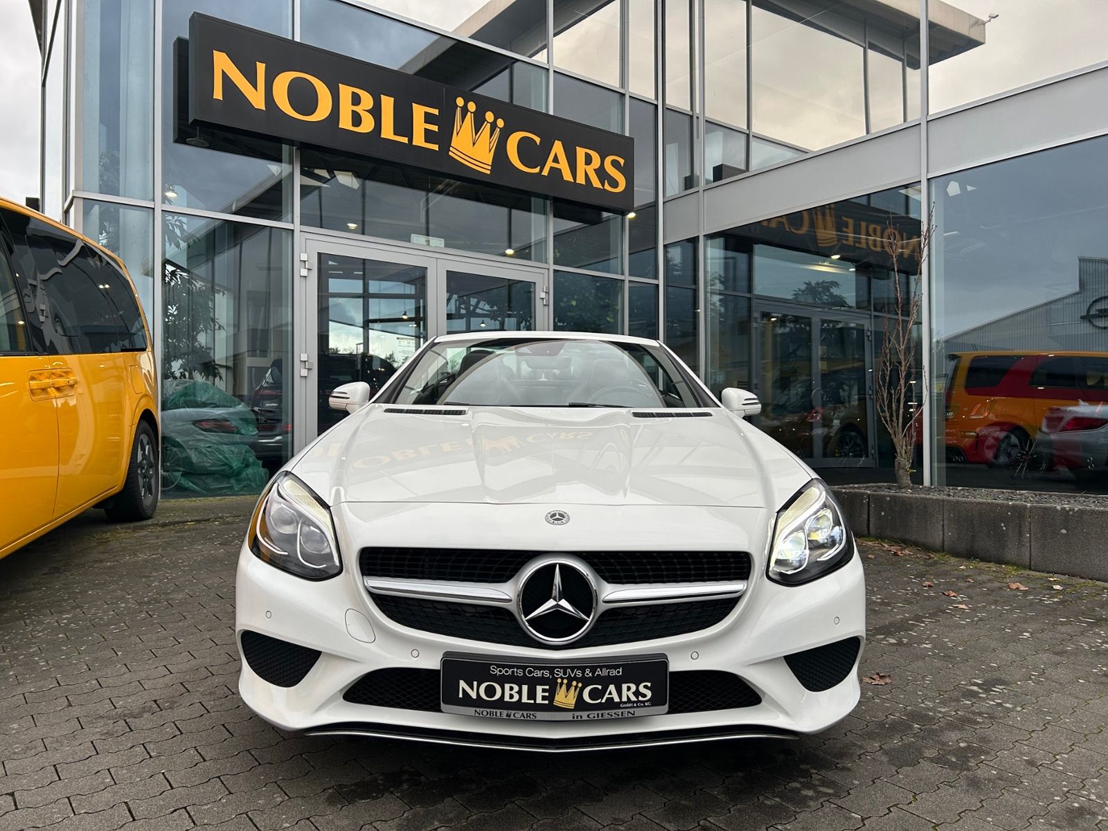 Fahrzeugabbildung Mercedes-Benz SLC 200 9G-Tronic AIRSCARF SHZ PANO NAVI