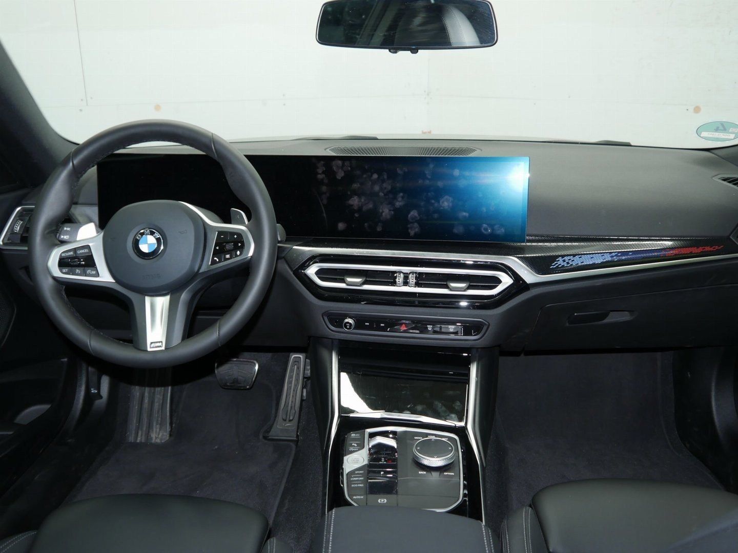 Fahrzeugabbildung BMW 220i | M Sportpaket | M Sportfahrwerk | 18" LMR