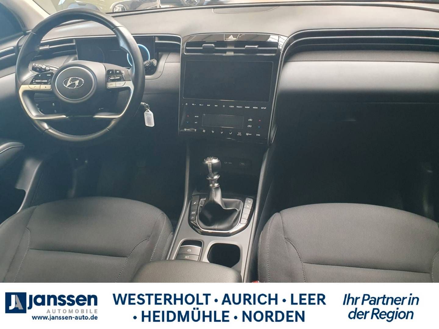 Fahrzeugabbildung Hyundai NEW Tucson 150 PS M/T 2WD SELECT LED-Grilldesign