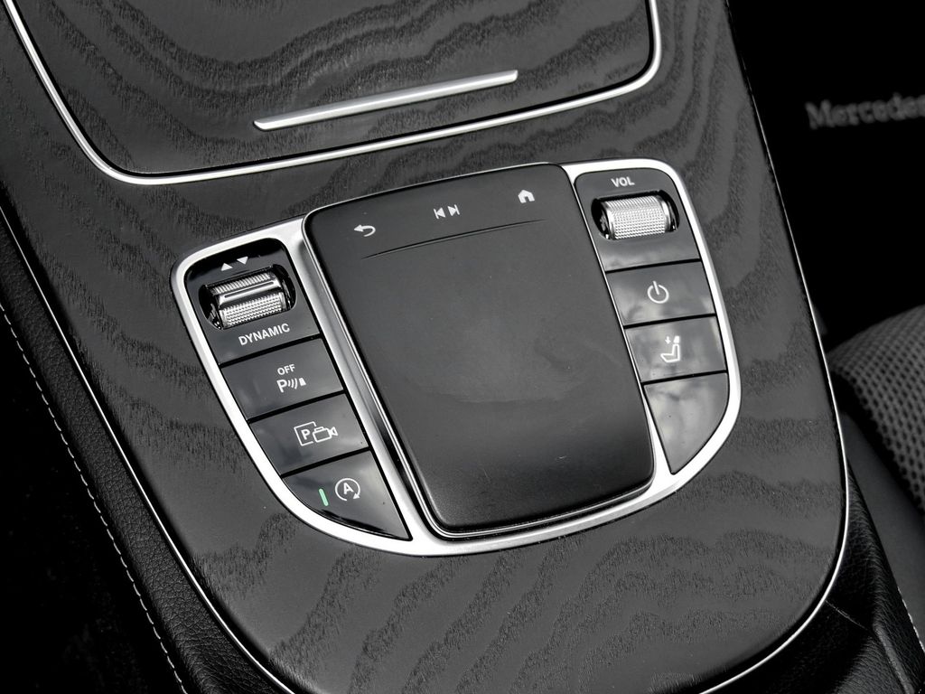 Mercedes-Benz E 200 4M T |Avantgarde|NAVI|ILS|PANO|AHK|MBeam