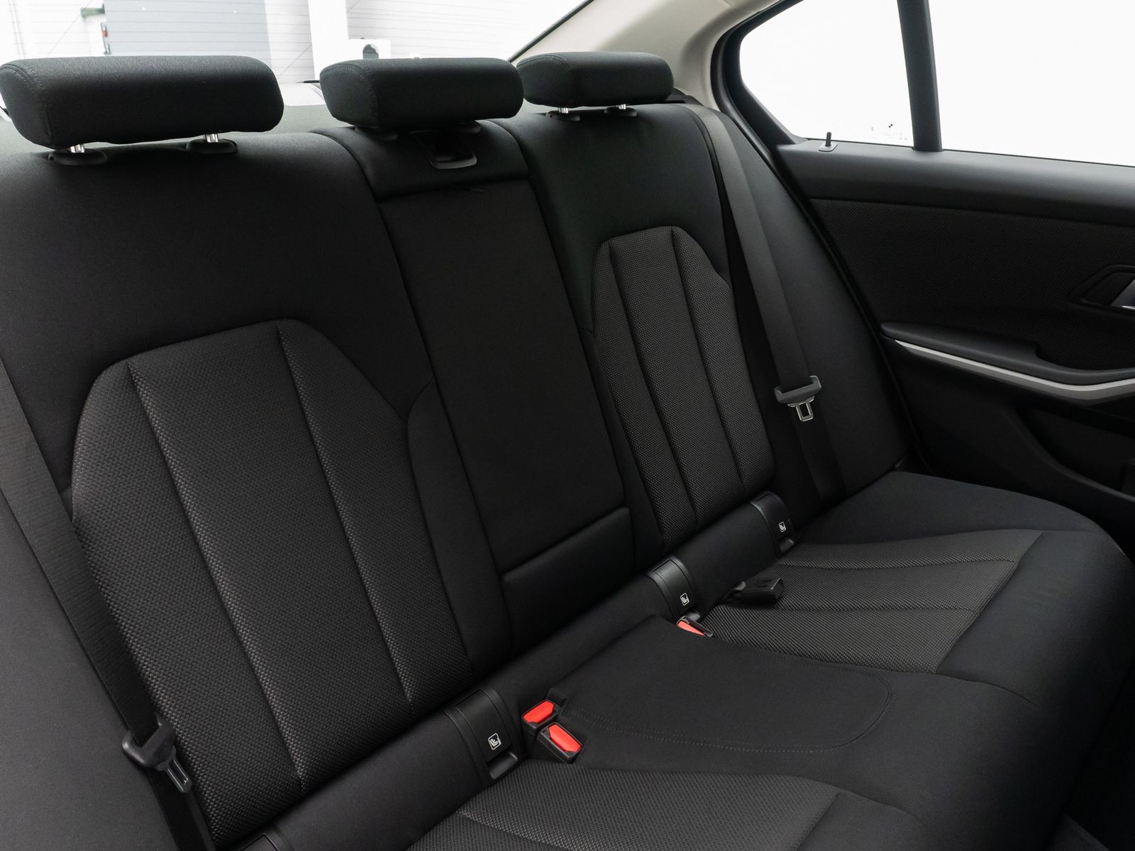 Fahrzeugabbildung BMW 330e GeschwindigReg PDC CockpitPlus DAB Sport