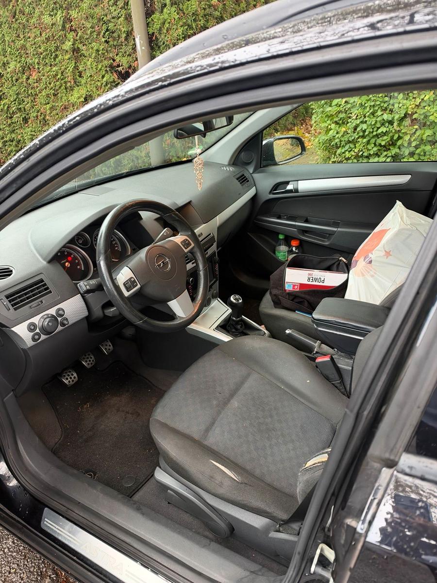 Opel Astra 2004 — interior
