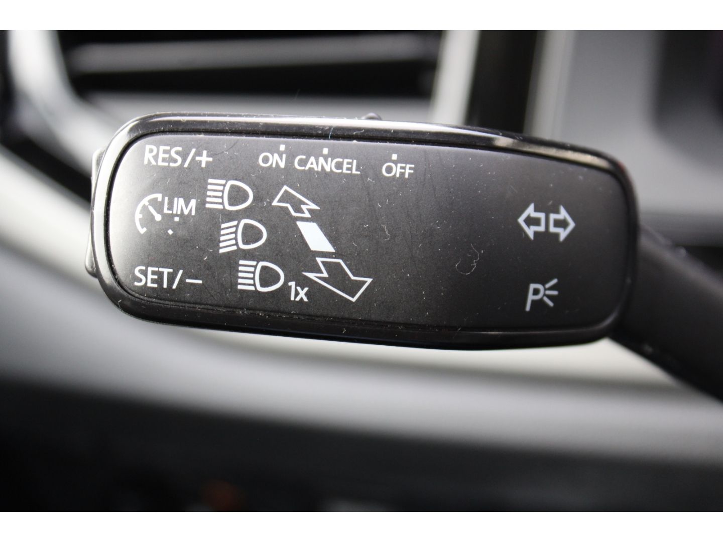 Fahrzeugabbildung Volkswagen Polo VI Comfortline Navi TWA GRA PDC Radio/CD 8