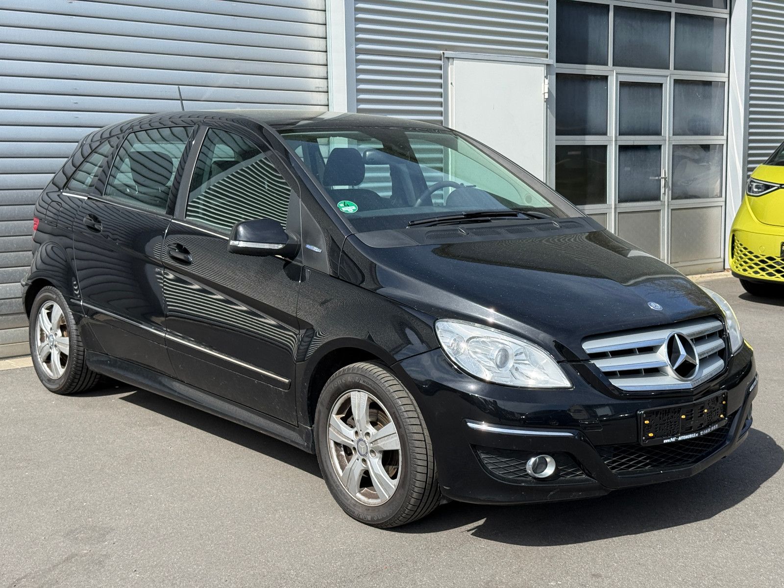 Fahrzeugabbildung Mercedes-Benz B 180 1.7 Benziner Klimaanlage Navi Tempomat SHZ