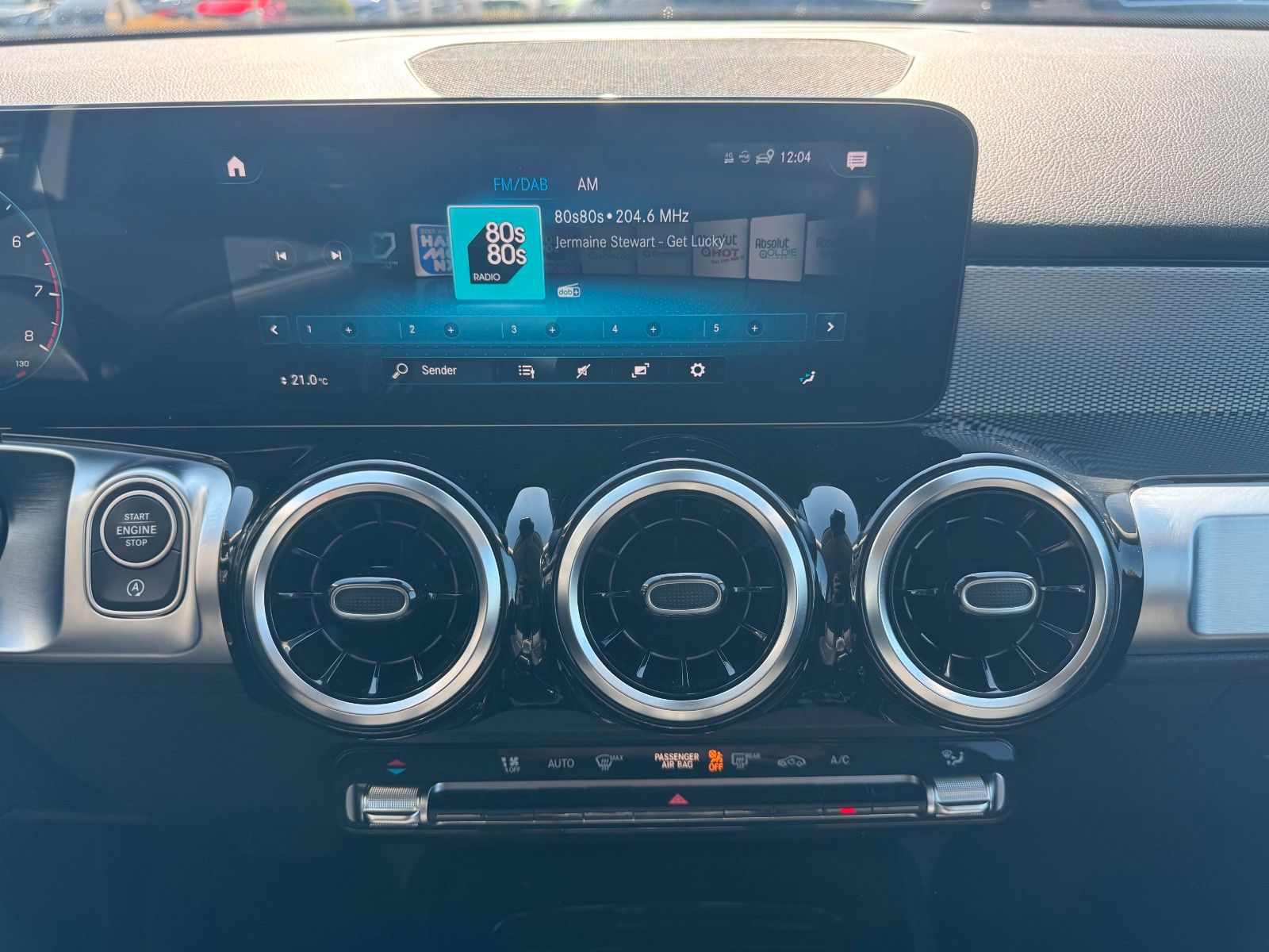 Fahrzeugabbildung Mercedes-Benz GLB 180 Style+Distronic+RKamera+Vollleder