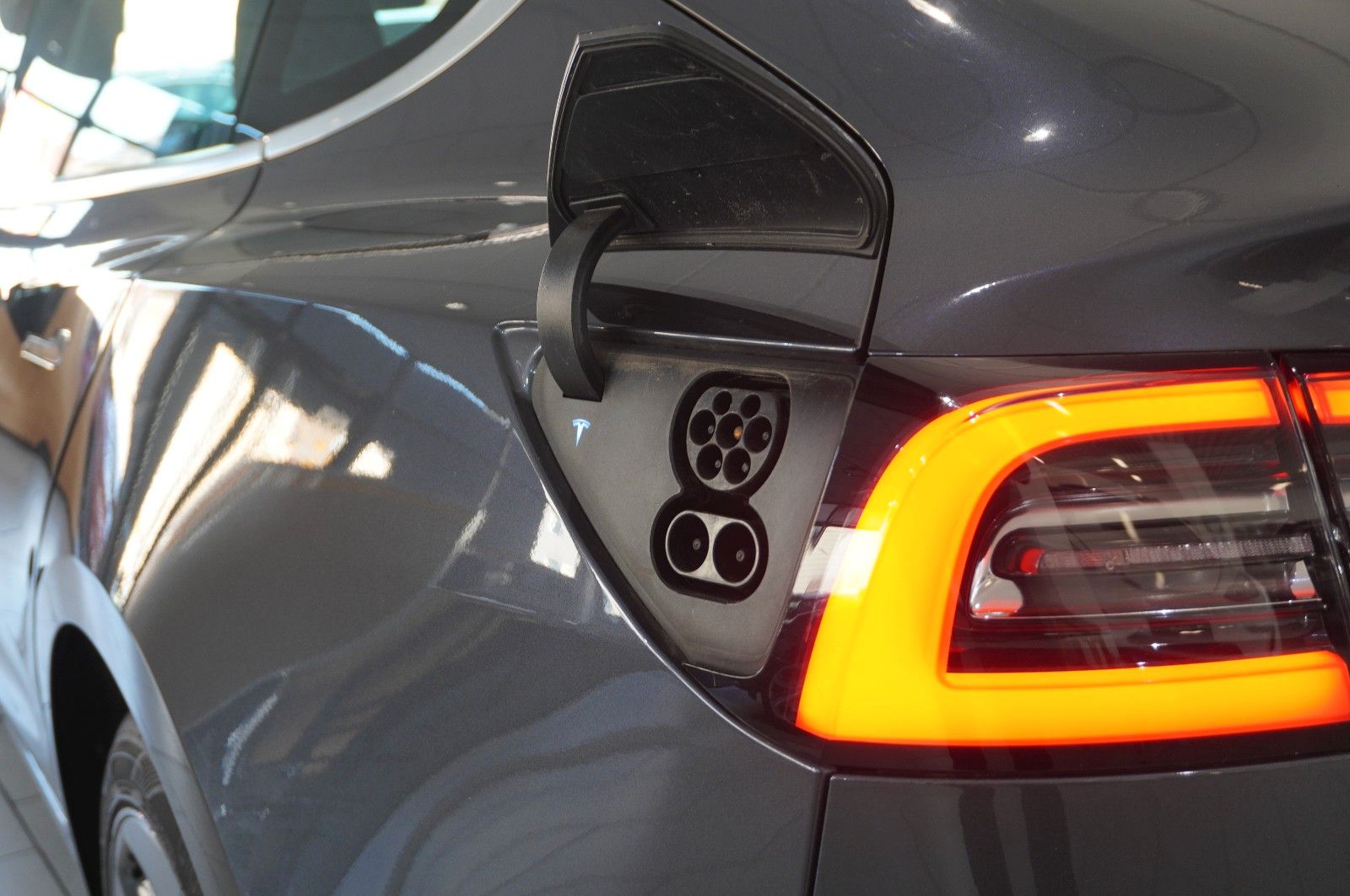 Fahrzeugabbildung Tesla Model 3 Standard Range Plus NAVI/KAMERA/SH/PANO