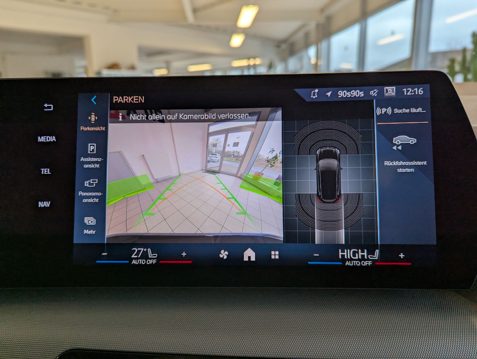 BMW 218 Active Tourer d Panoramadach Kamera AHK - Image 23