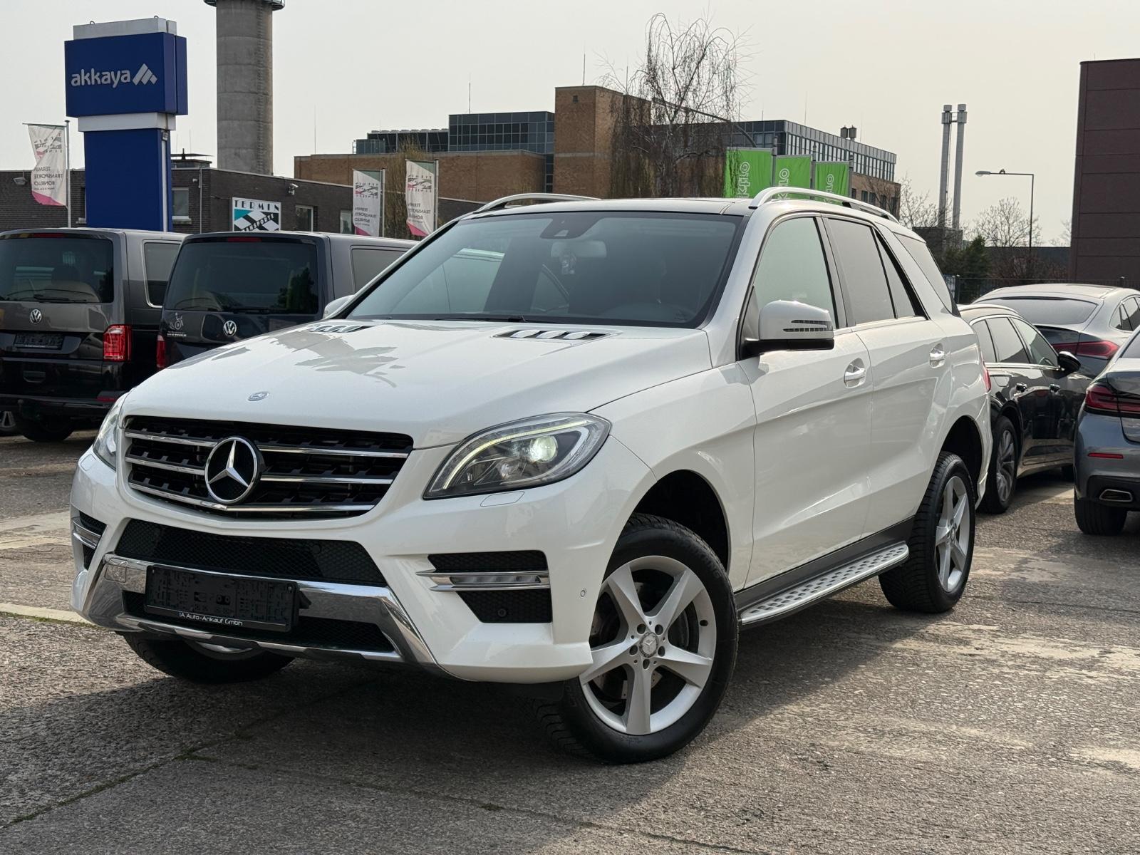 Mercedes-Benz ML 350 CDI BlueT/AMG/Xenon/Kamera/Leder/Panor