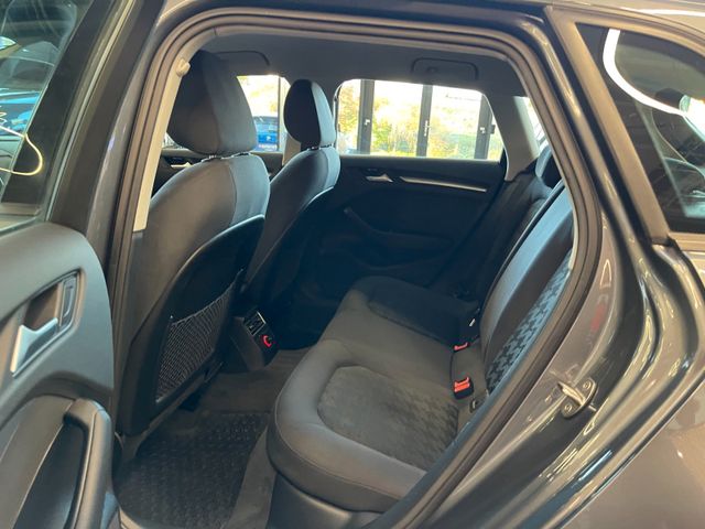 Audi A3 Sportback attraction ultra*2. Hand*Navi*Xenon