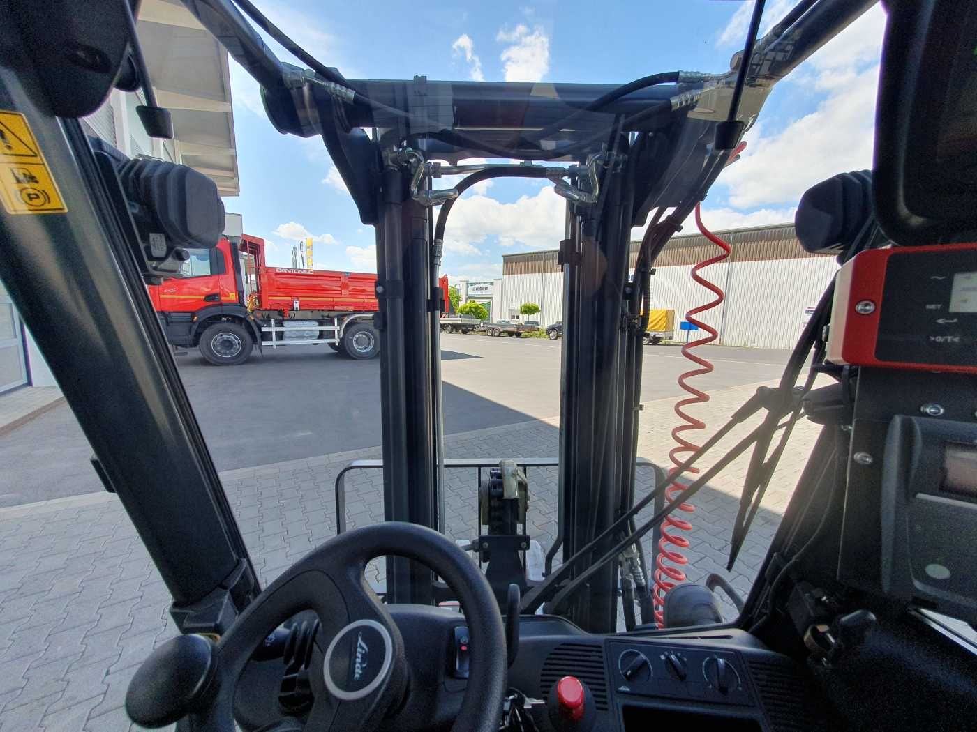 Fahrzeugabbildung Linde E14 - 02 / Triplex: 4.00m! / SS / 855h! / 2021