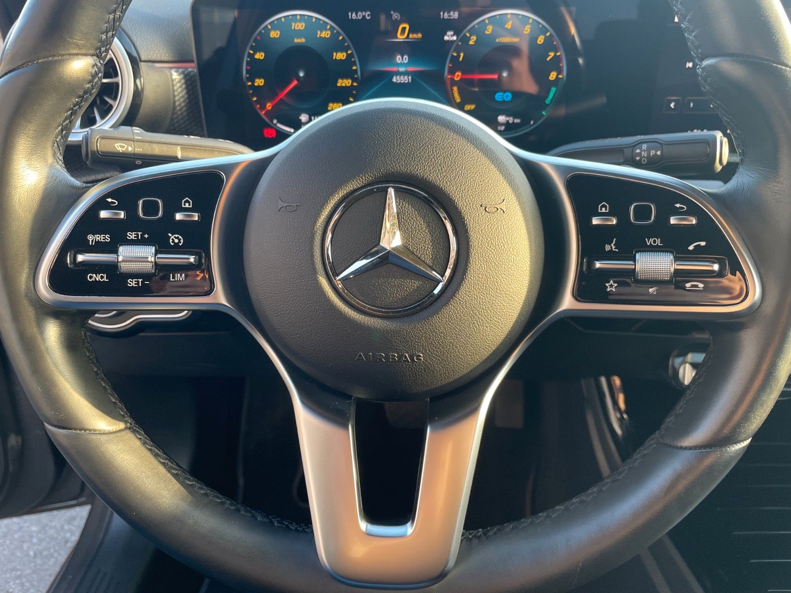 Fahrzeugabbildung Mercedes-Benz A 250e Progressive Night+AHK+Kamera+ILS+Ambiente