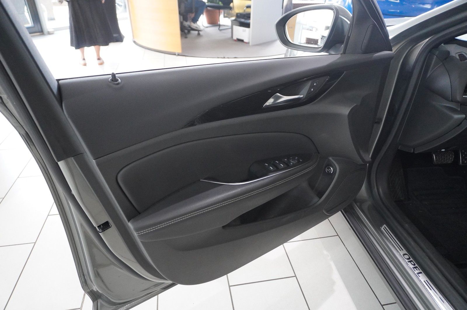 Fahrzeugabbildung Opel Insignia B ST 1.6D INNOV. NAVI/LED/KAMERA/SH/AHK