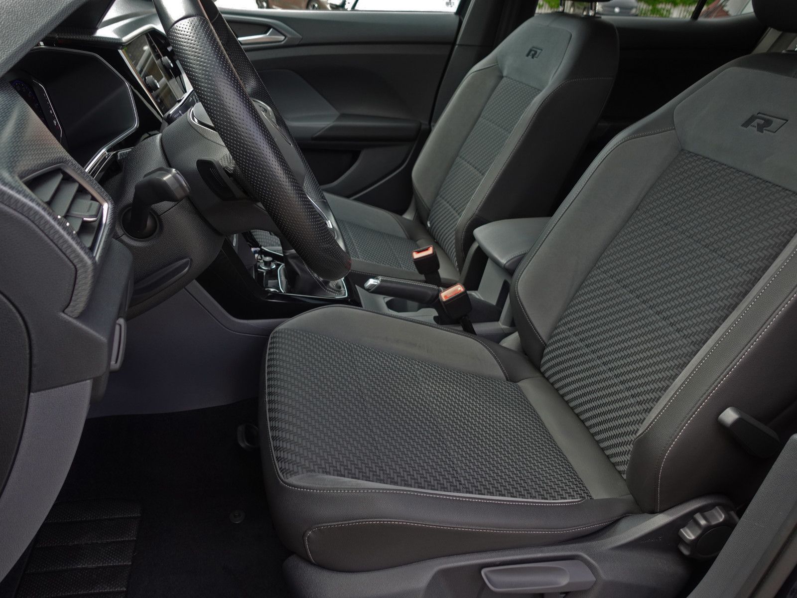 Fahrzeugabbildung Volkswagen T-Cross 1.5 TSI DSG Style R-Line RFK Assist AppC