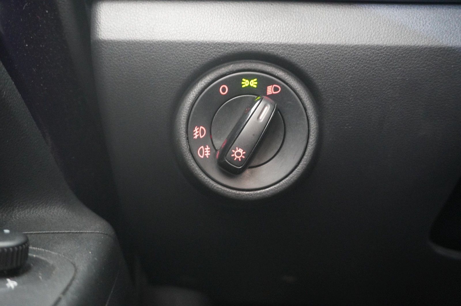 Fahrzeugabbildung SEAT Mii 1.0 CONNECT 5-TÜR NAVI/SPORT/SHZ/PANO./PDC