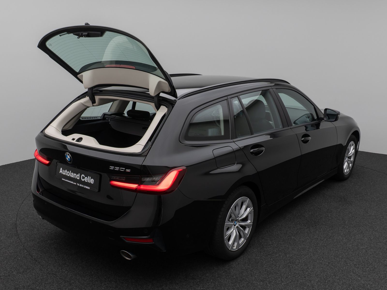 Fahrzeugabbildung BMW 330e Kamera DAB CockPitPr DrivAssis Alarm Sport