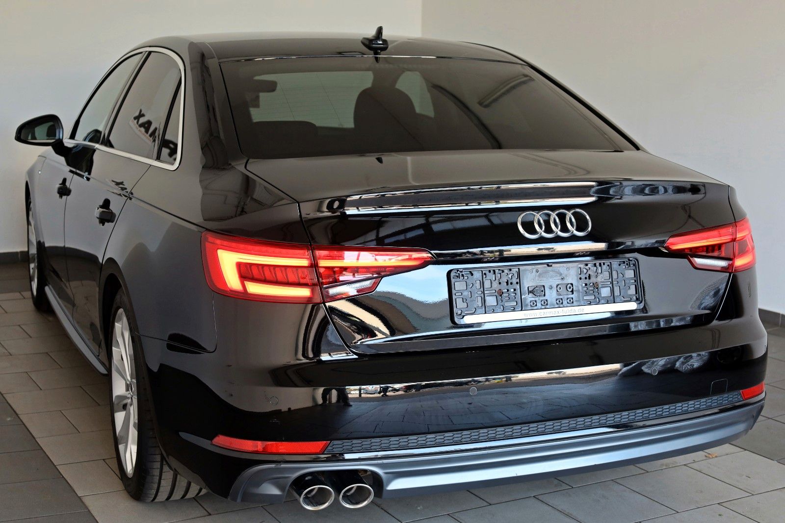 Fahrzeugabbildung Audi A4 Lim. sport,S line,Navi,LED,SH,8fach bereift