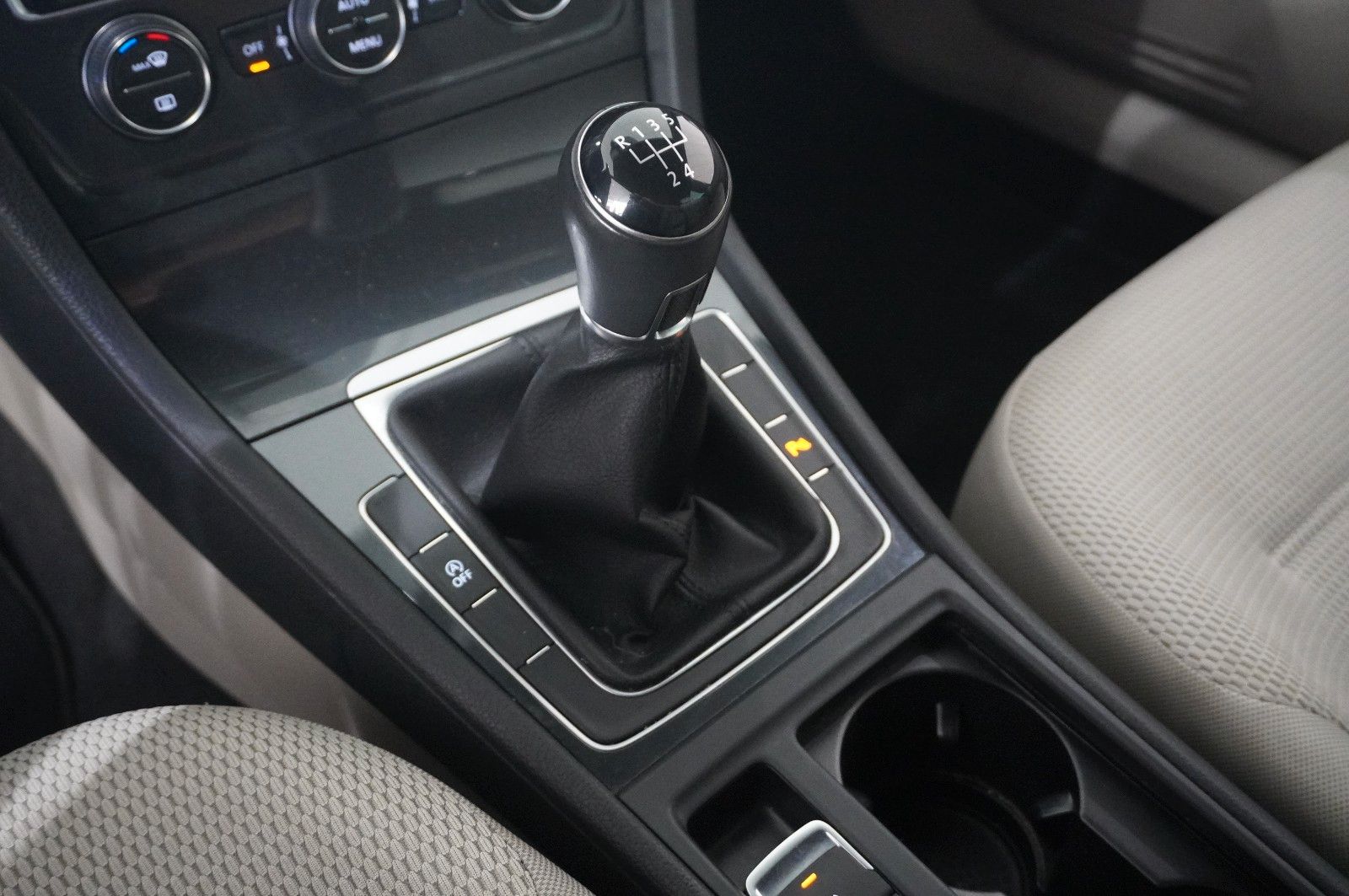 Fahrzeugabbildung Volkswagen Golf VII Vari. 1.6 TDI COMFORTL. NAVI/LED/KAMERA