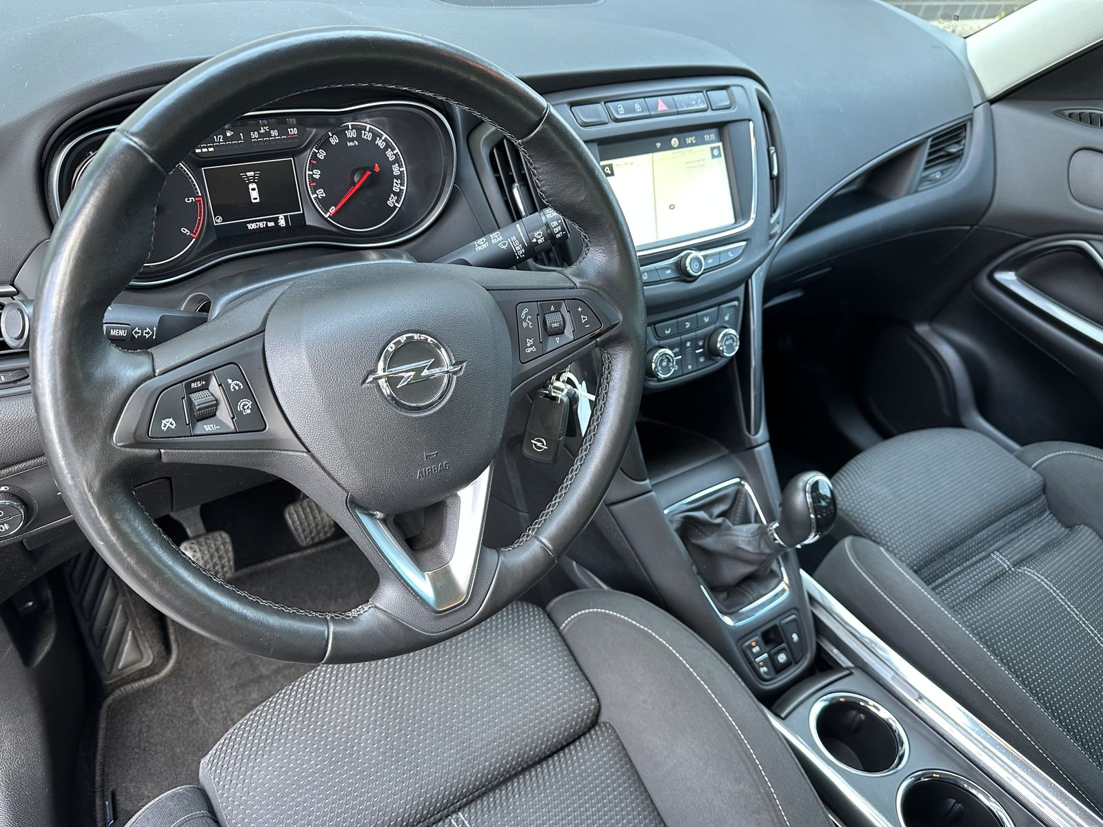 Fahrzeugabbildung Opel Zafira 1.6 D Business Innov. NAV+LED+PP+AHK+17ZO
