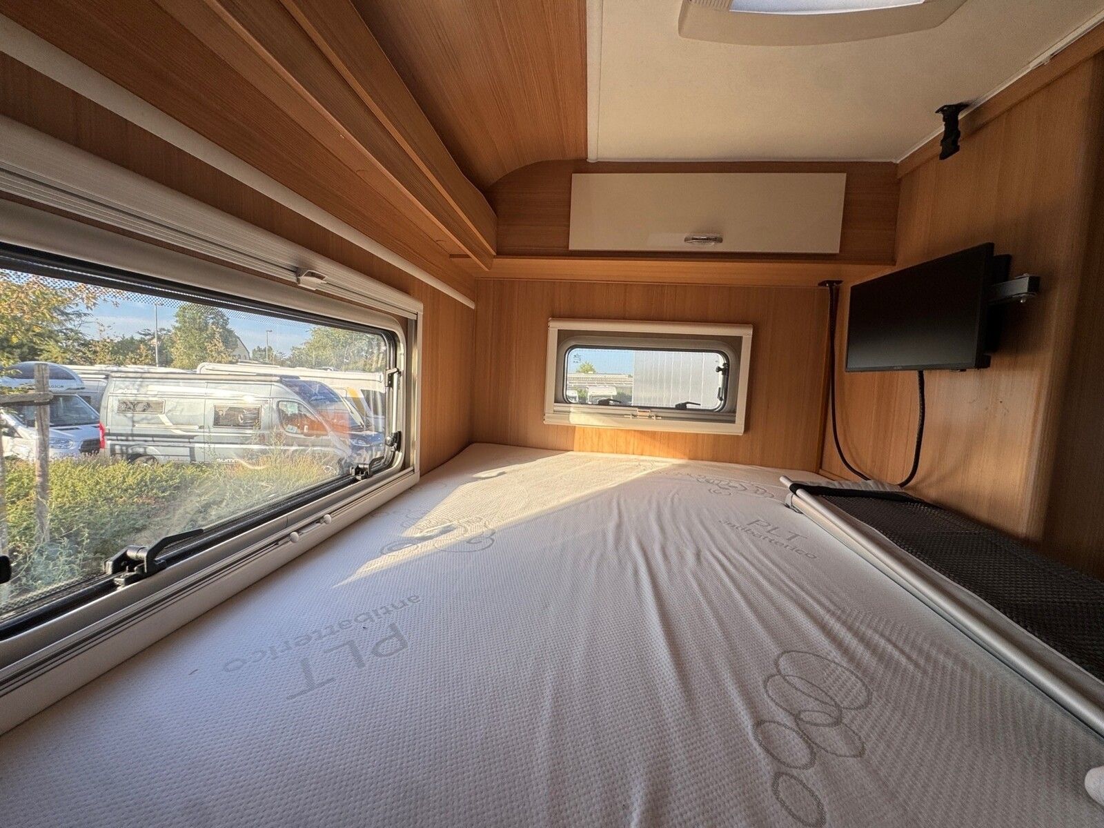 Fahrzeugabbildung Ahorn Camp T 680 Plus Rückfahrkamera, Markise, TV