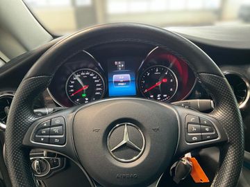 Mercedes V 220 - 12