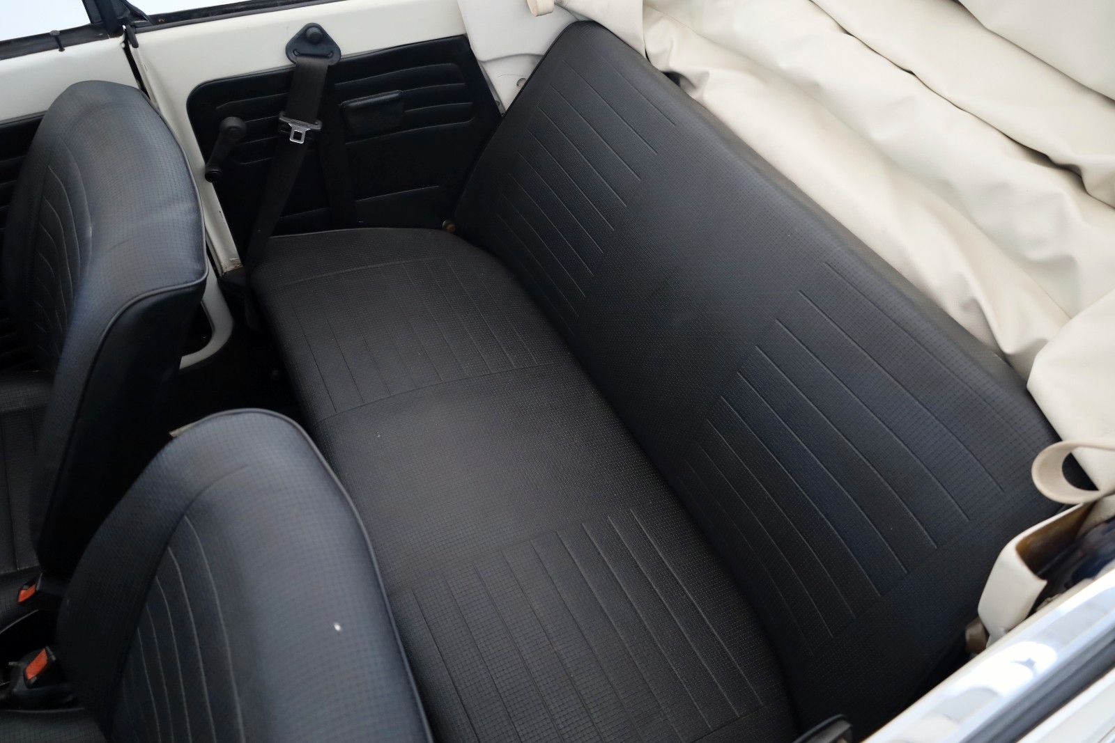 Fahrzeugabbildung Volkswagen Käfer 1303 L Cabriolet OLDTIMER