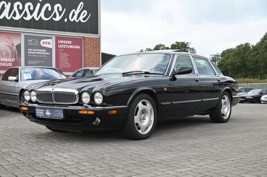 Jaguar XJ8