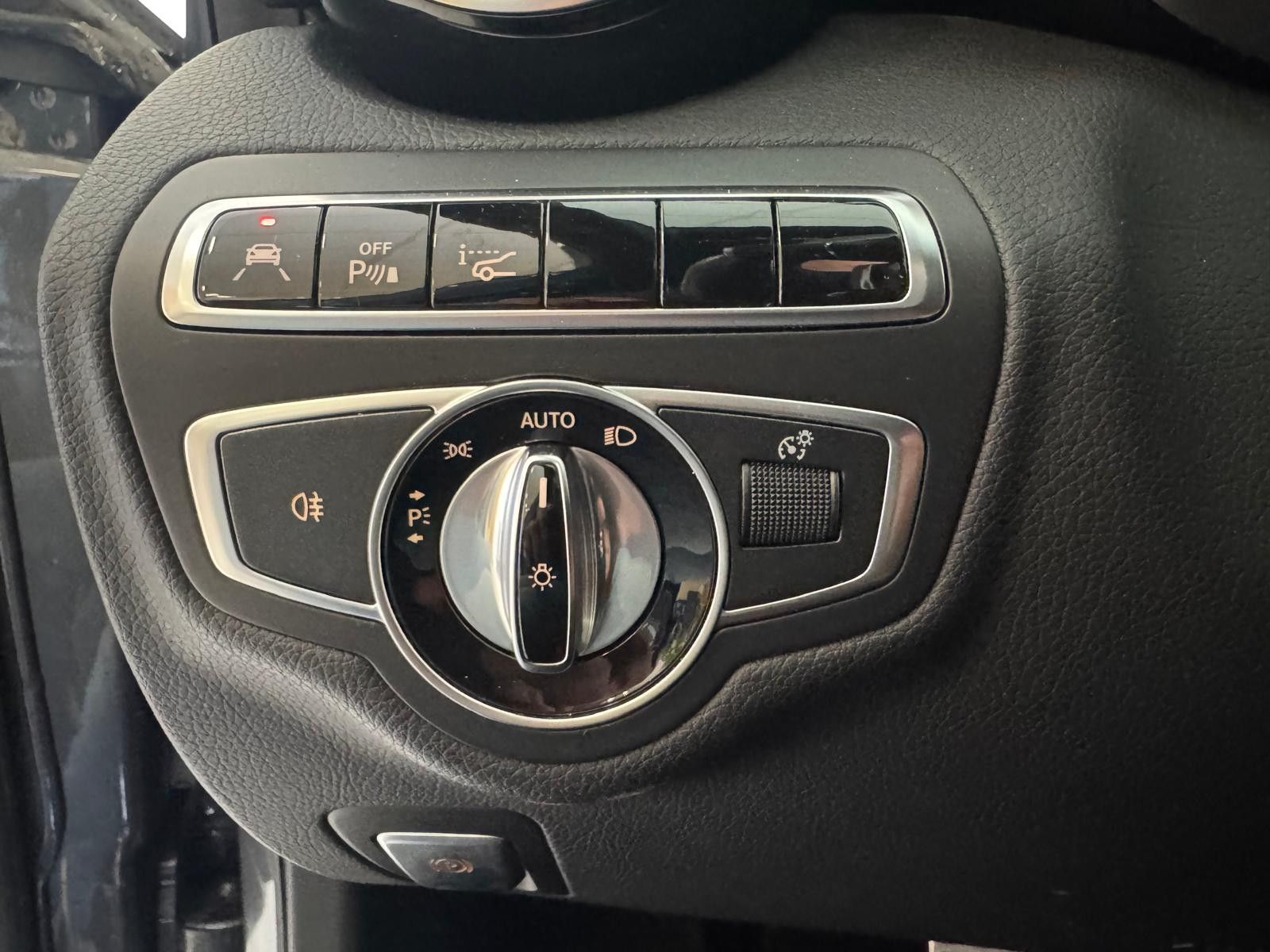 Fahrzeugabbildung Mercedes-Benz C 300 T-Modell/AMG LINE/PANORAMA/NAVI/BURMESTER