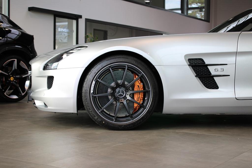 Mercedes-Benz SLS AMG
