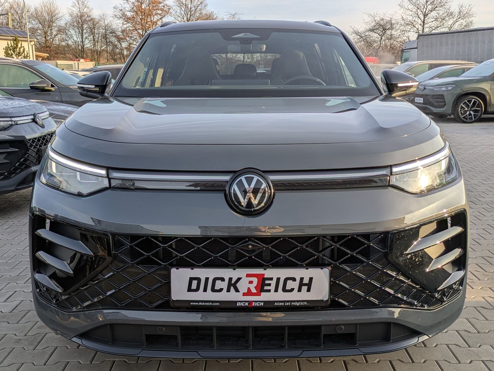 Fahrzeugabbildung Volkswagen Tayron 2.0 TDI 4M R-Line BLACK*7Si*MATRIX*PANO