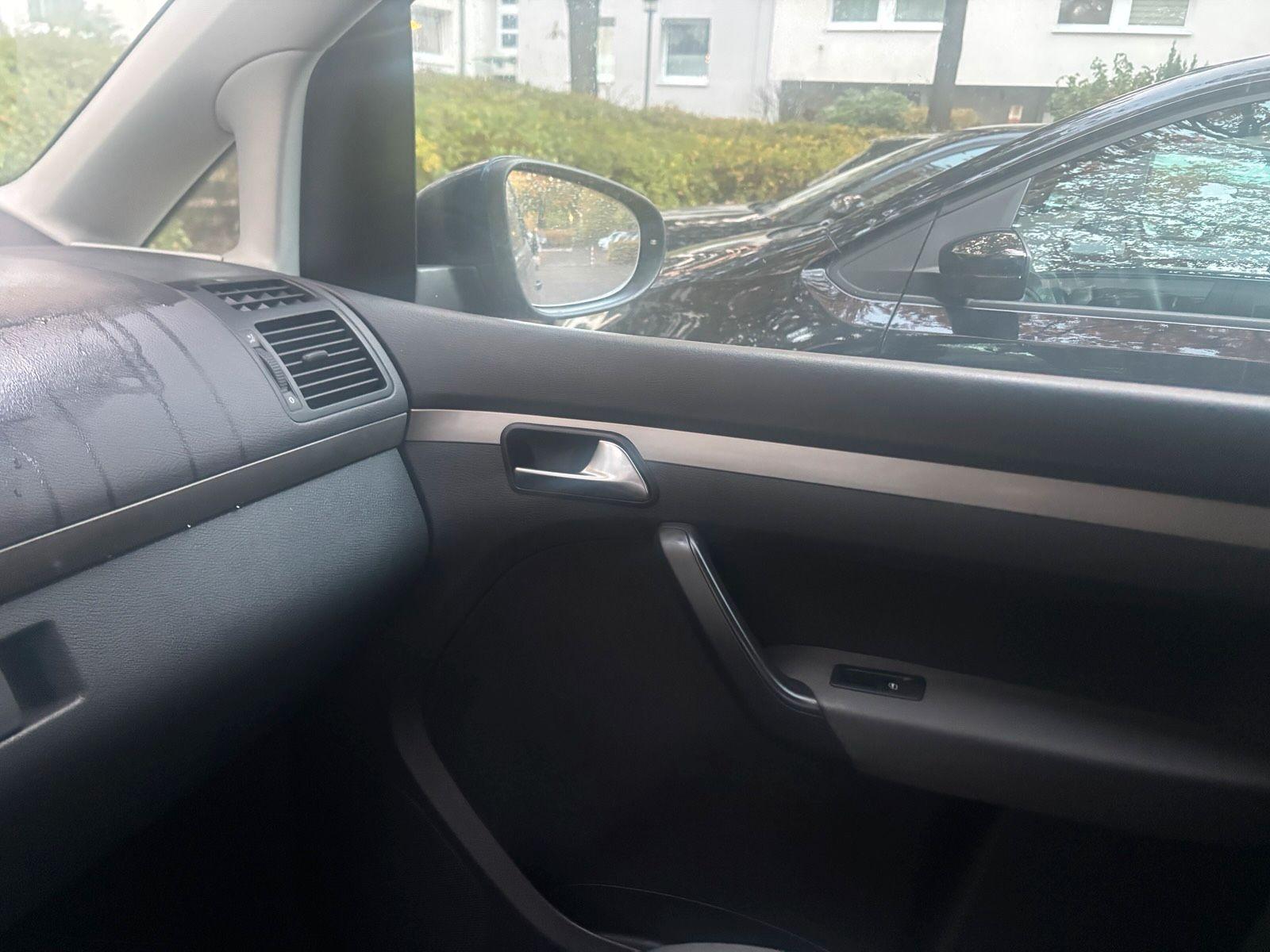 Volkswagen Touran 2010 — photo 10