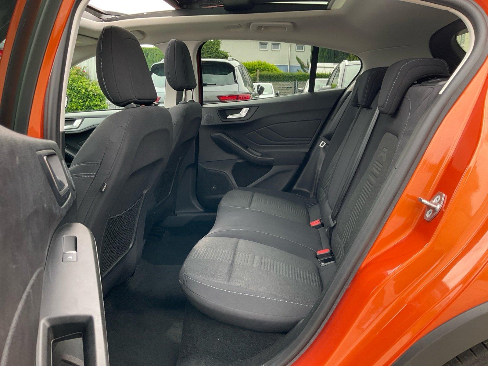 Ford Focus 1.5 EcoBoost Active NAVI LED PANO HUD