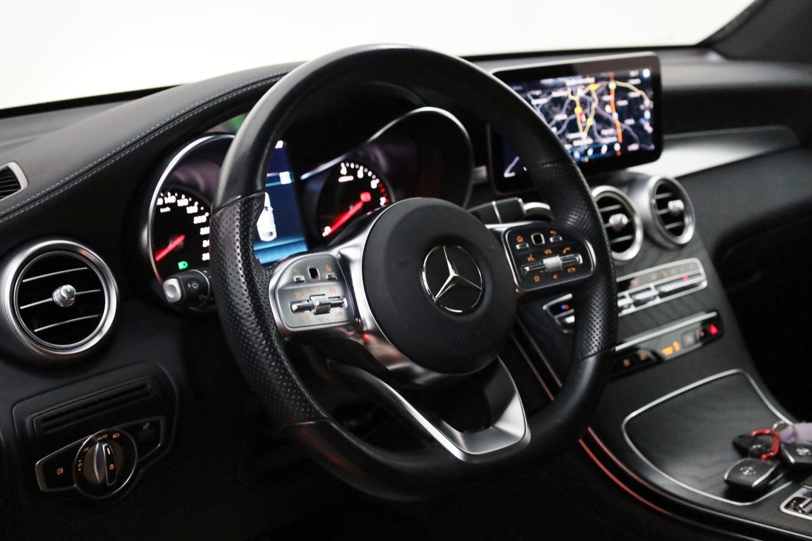 Fahrzeugabbildung Mercedes-Benz GLC 300e 4M Coupe AMG Leder,Navi,LED,Park Paket