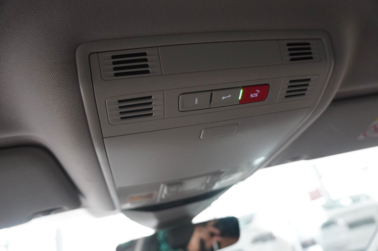 Fahrzeugabbildung Volkswagen Passat VARI. 2.0D R-LINE 4M NAVI/LED/KAMERA/AHK