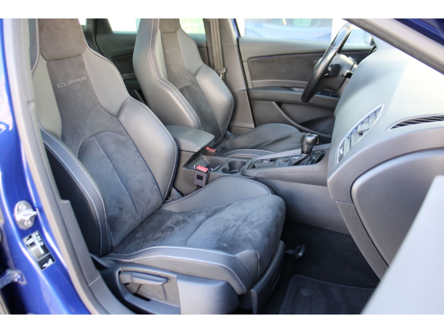 Fahrzeugabbildung SEAT Leon 300 4Drive Cupra Remus H&R DSG ACC LED Pano