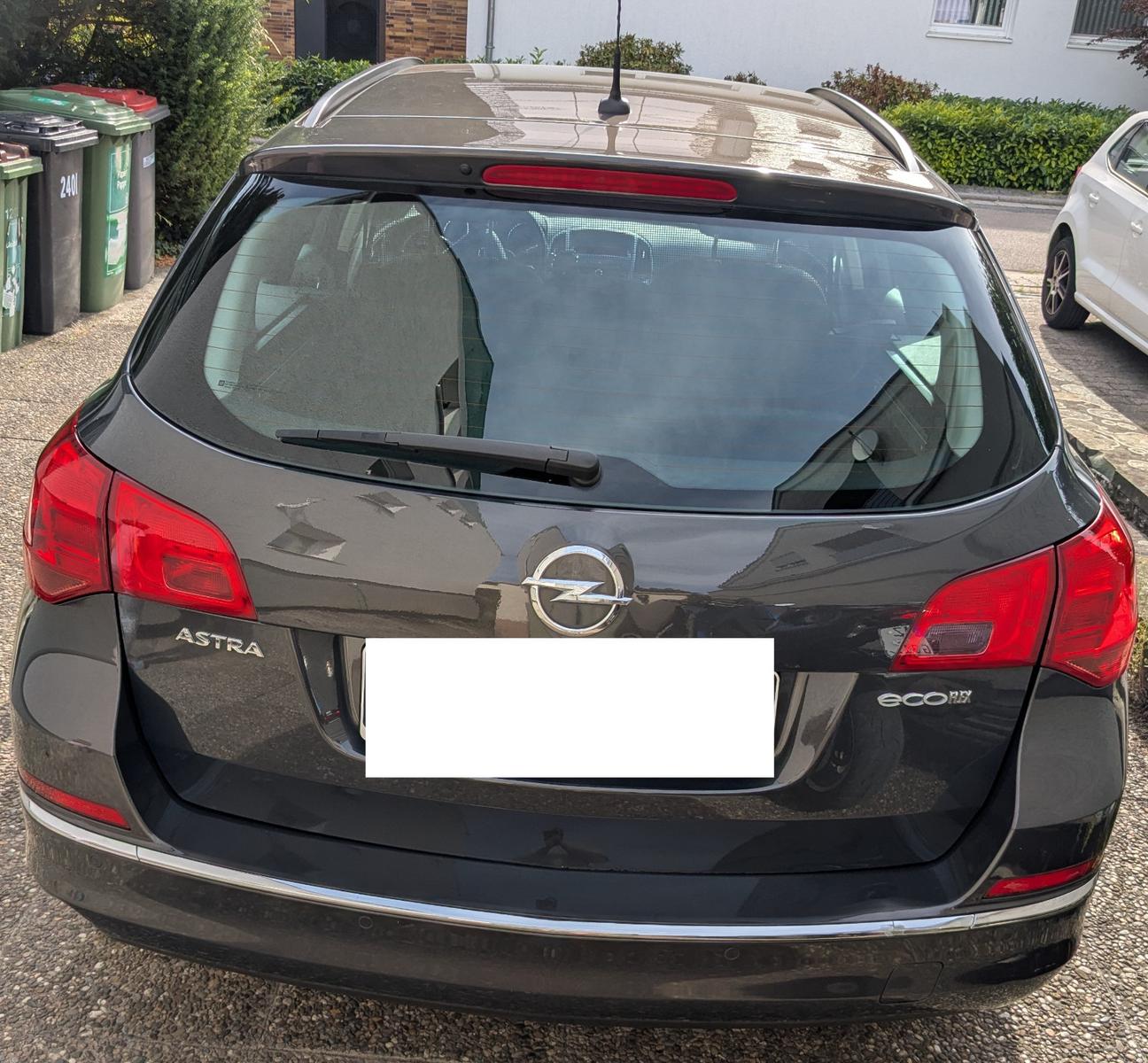 Opel Astra 2013 — engine 1.686 cm³, 110 HP (81kW)