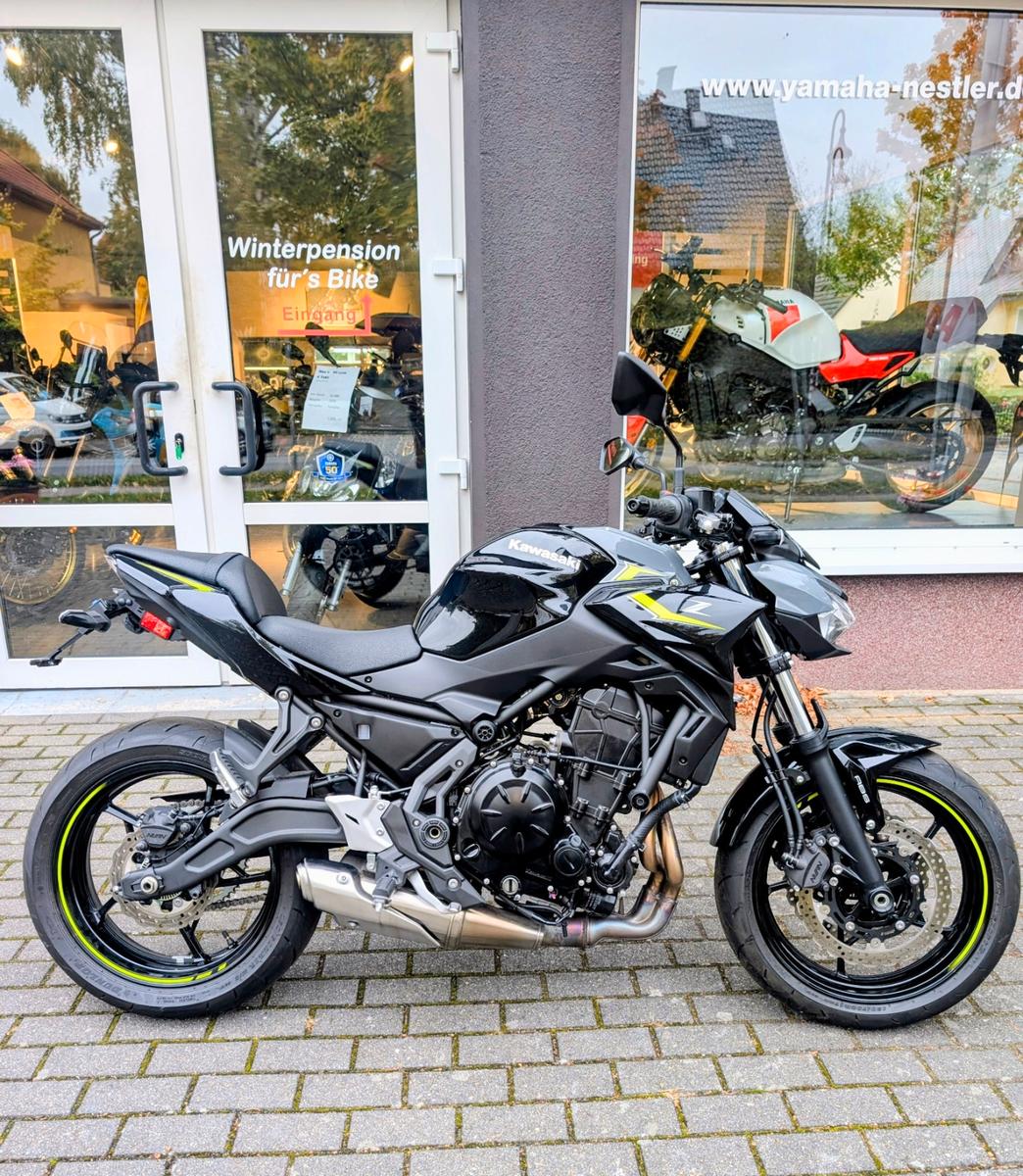 Kawasaki Z 650 nur 860 km Garantie bis 8.28