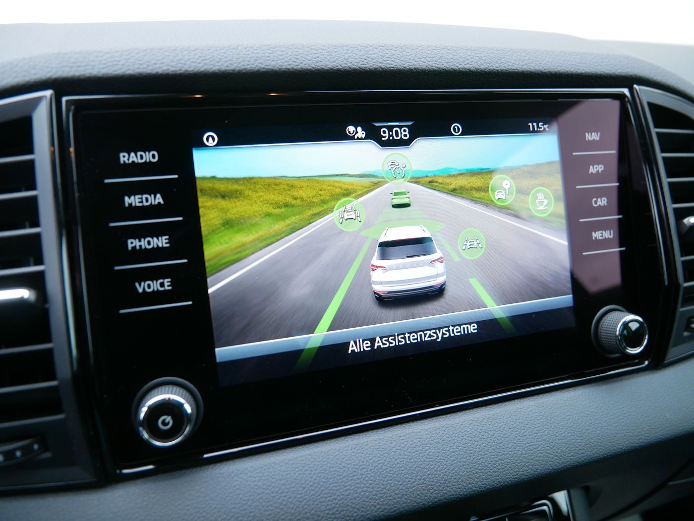 Fahrzeugabbildung SKODA Karoq 1.5 TSI Selection NEU40T DSG ACC SHZ+LHZ