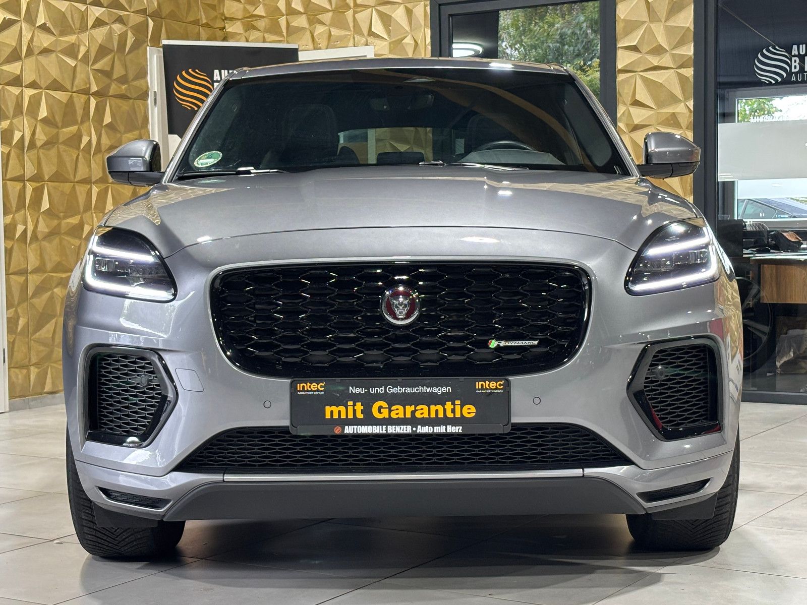 Fahrzeugabbildung Jaguar E-PACE R-Dynamic/AWD/PANORAMA/KAMERA/MERIDIAN