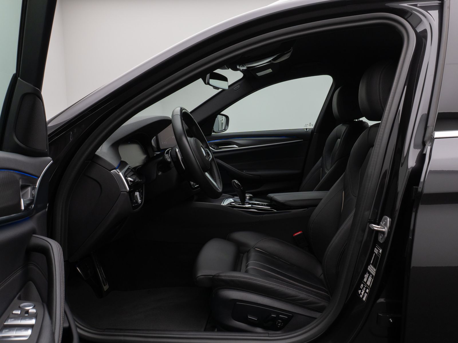 Fahrzeugabbildung BMW 520d xD M Sport Laser Kamera HUD DAB HiFi 19Zoll