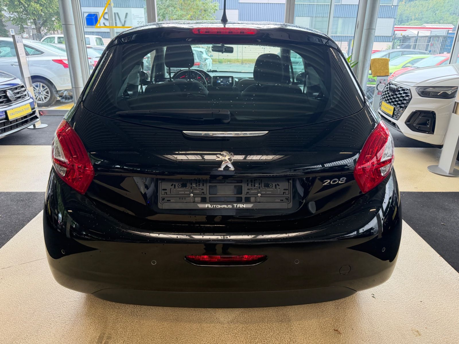 Fahrzeugabbildung Peugeot 208 Active