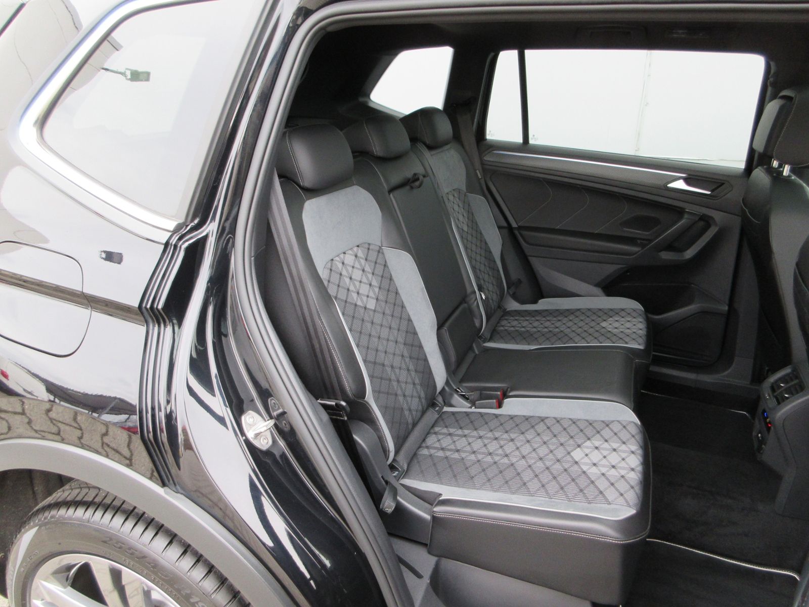 Tiguan Allspace 2.0 TDI 200PS 4M DSG R-Line PANO