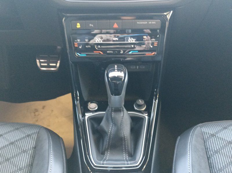 Fahrzeugabbildung Volkswagen T-Cross 1.5 TSI R-Line DSG  AHK+ACC+NAVI+MATRIX-