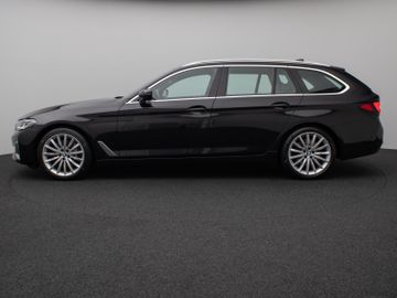 Fahrzeugabbildung BMW 530d Luxury Line Panorama Laser Kamera HUD HiFi
