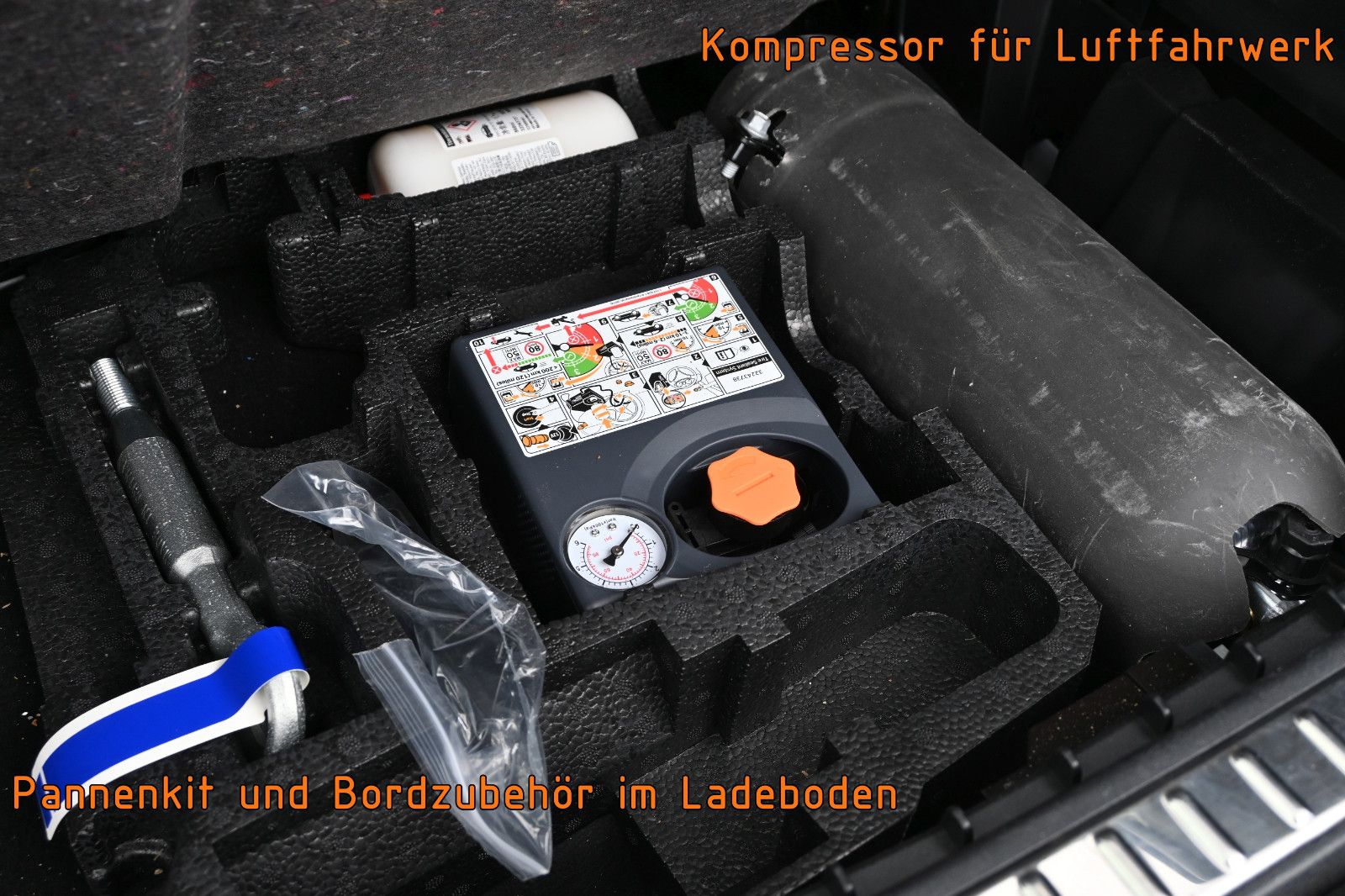 Fahrzeugabbildung Volvo XC90 T8 AWD Re Ultimate Bright °B&W°FOUR-C°VOLL!