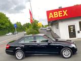 Mercedes-Benz E 200 CGI BlueEFFICIENCY Automatik Elegance NAVI - Mercedes-Benz E 200 mit Benzin-Antrieb: Schwarz, Limousine