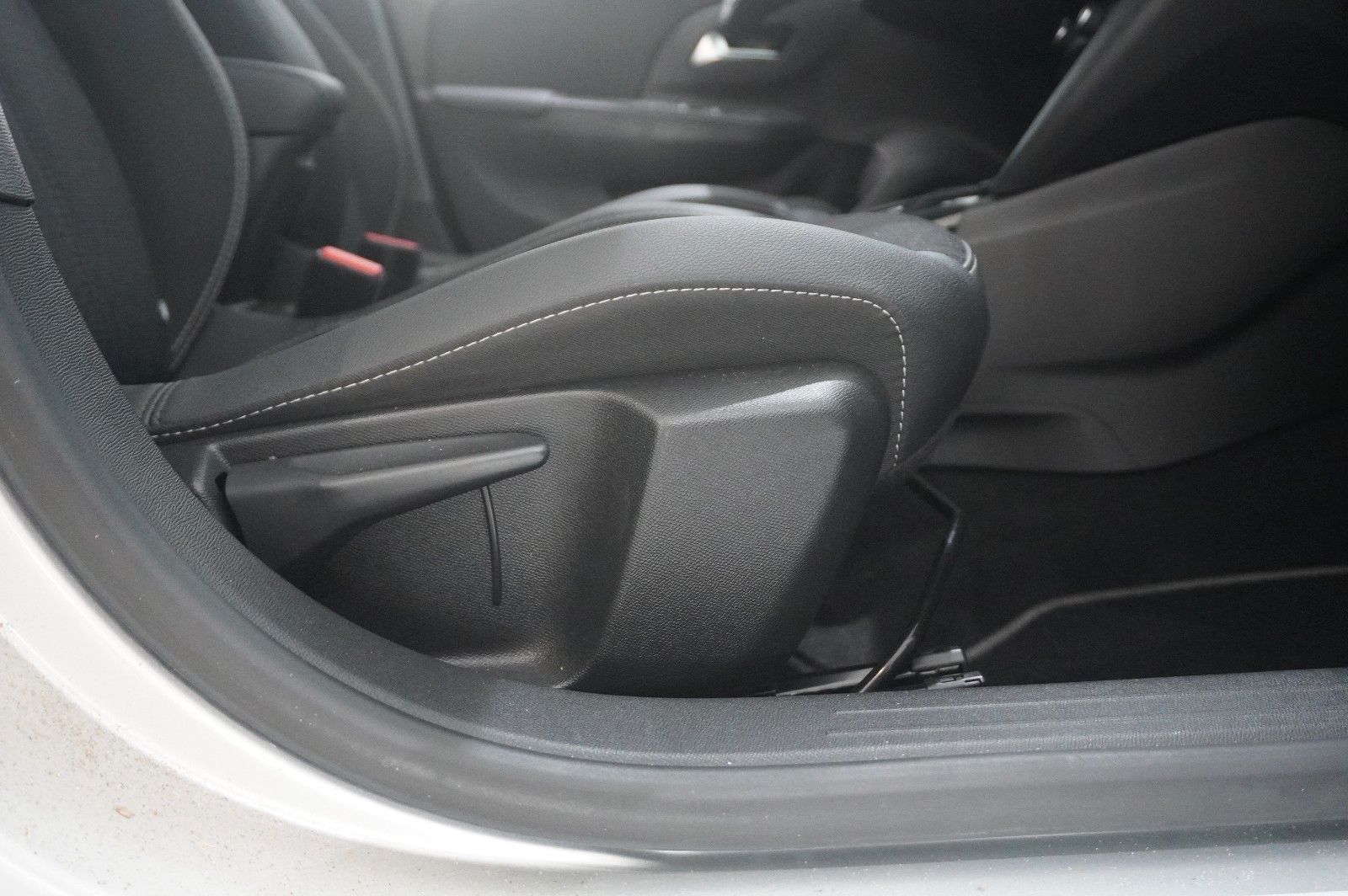 Fahrzeugabbildung Opel Corsa F 1.2T ELEGANCE NAVI/LED/SPORT/VIRTU./DAB+