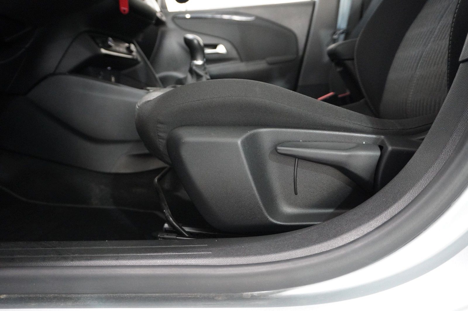 Fahrzeugabbildung Opel Corsa F 1.2 ELEGANCE NAVI/LED/KAMERA/SPORT/DAB+
